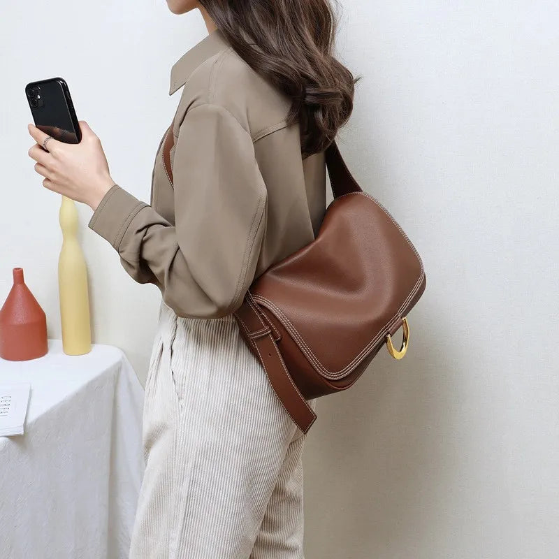 Nord Taschen | Tasche für Damen - Elegante Umhängetasche mit Goldakzent und viel Stauraum