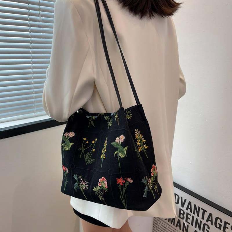 Nord Taschen | Tasche mit Blumenstickerei