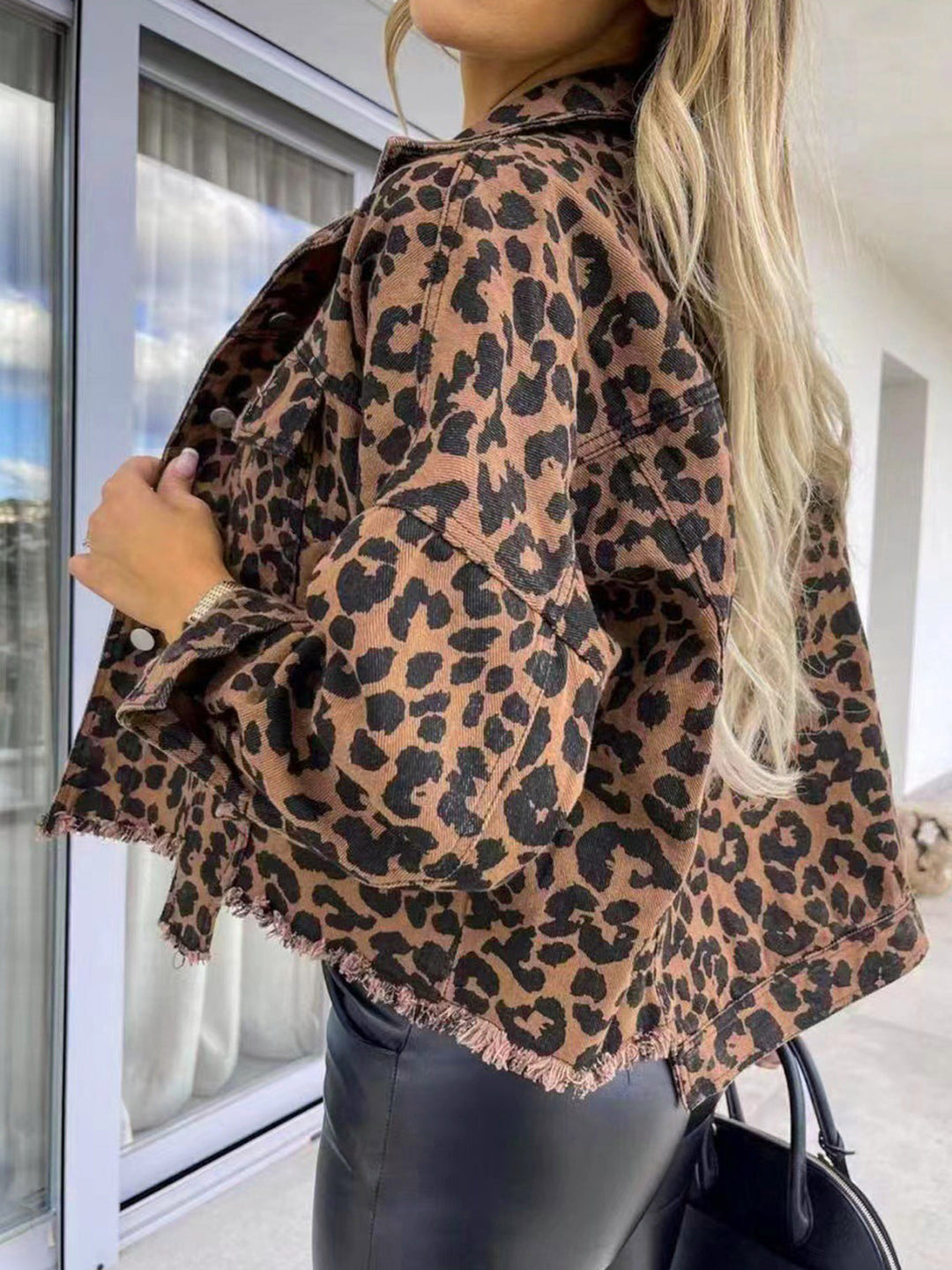 Raw Hem Leopardenkragen Denimjacke