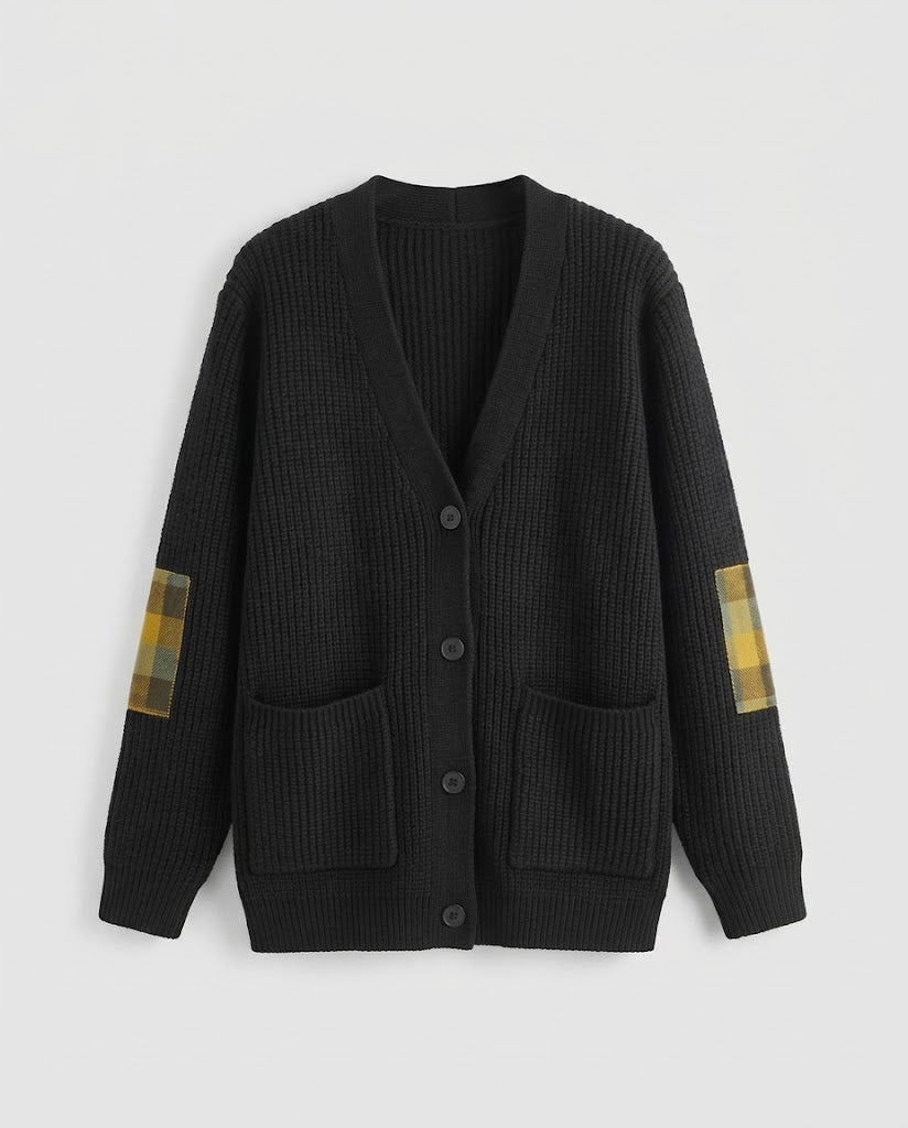 Unisex Grobgestrickte Oversize-Cardigan mit tiefem V‑Ausschnitt, Knopfleiste und karierten Ellenbogen-Patches Nord Taschen