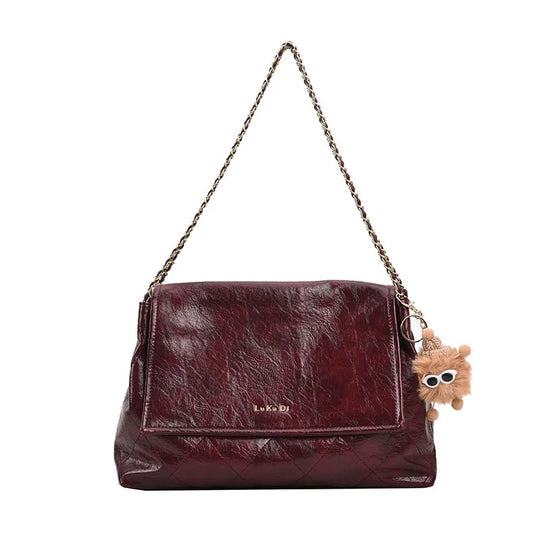 Nord Taschen | Handtasche für Damen - Geräumiges Design mit Kettenhenkel und niedlichem Anhänger