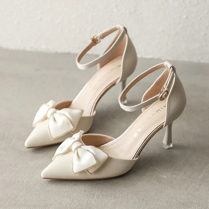 Pumps für Damen mit Schleife und Spitzenabsatz