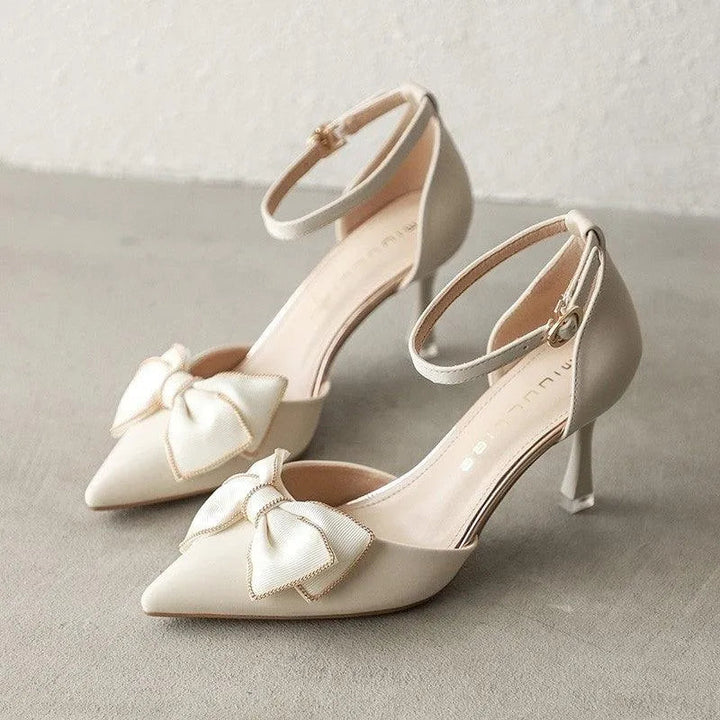 Pumps für Damen mit Schleife und Spitzenabsatz