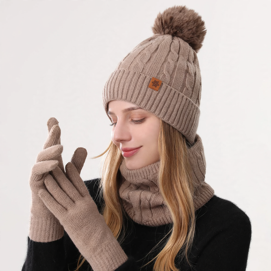Winter-Set aus Strickmütze, Schal und Handschuhen
