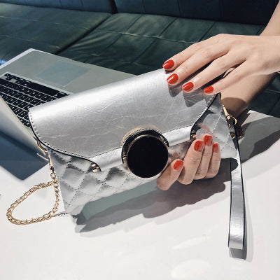 Damen Clutch-Tasche mit modernem Kettendesign und eleganter Steppung Nord Taschen