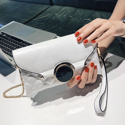 Damen Clutch-Tasche mit modernem Kettendesign und eleganter Steppung Nord Taschen