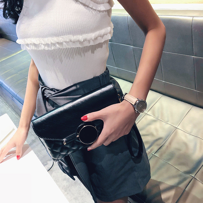 Damen Clutch-Tasche mit modernem Kettendesign und eleganter Steppung Nord Taschen