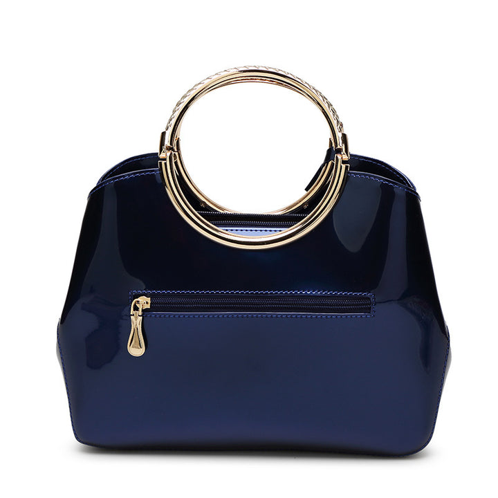 Damen Handtasche mit glänzender Oberfläche und elegantem Kettenhenkel Nord Taschen