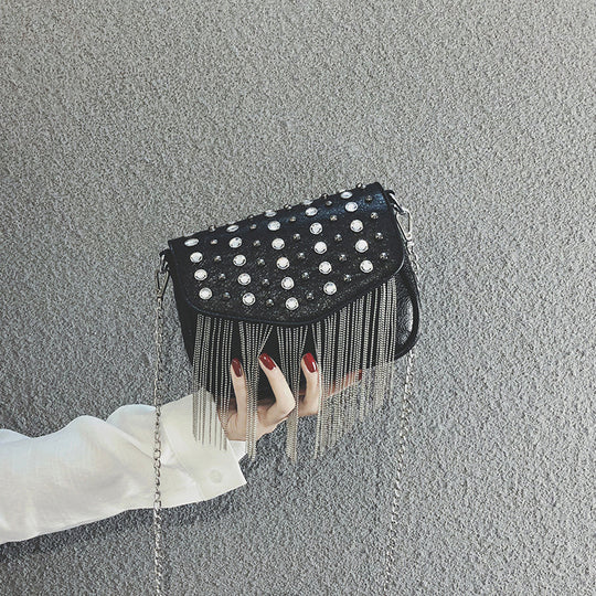 Damen Clutch-Tasche mit funkelnden Strassverzierungen und trendigen Fransen Nord Taschen