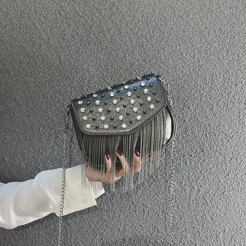 Damen Clutch-Tasche mit funkelnden Strassverzierungen und trendigen Fransen Nord Taschen