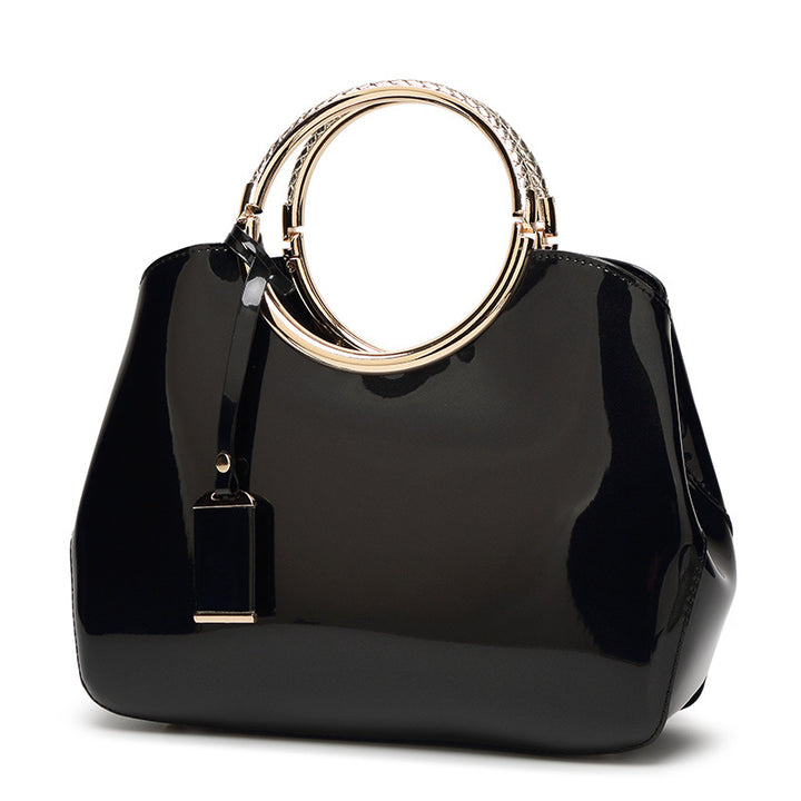 Damen Handtasche mit glänzender Oberfläche und elegantem Kettenhenkel Nord Taschen