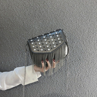 Damen Clutch-Tasche mit funkelnden Strassverzierungen und trendigen Fransen Nord Taschen