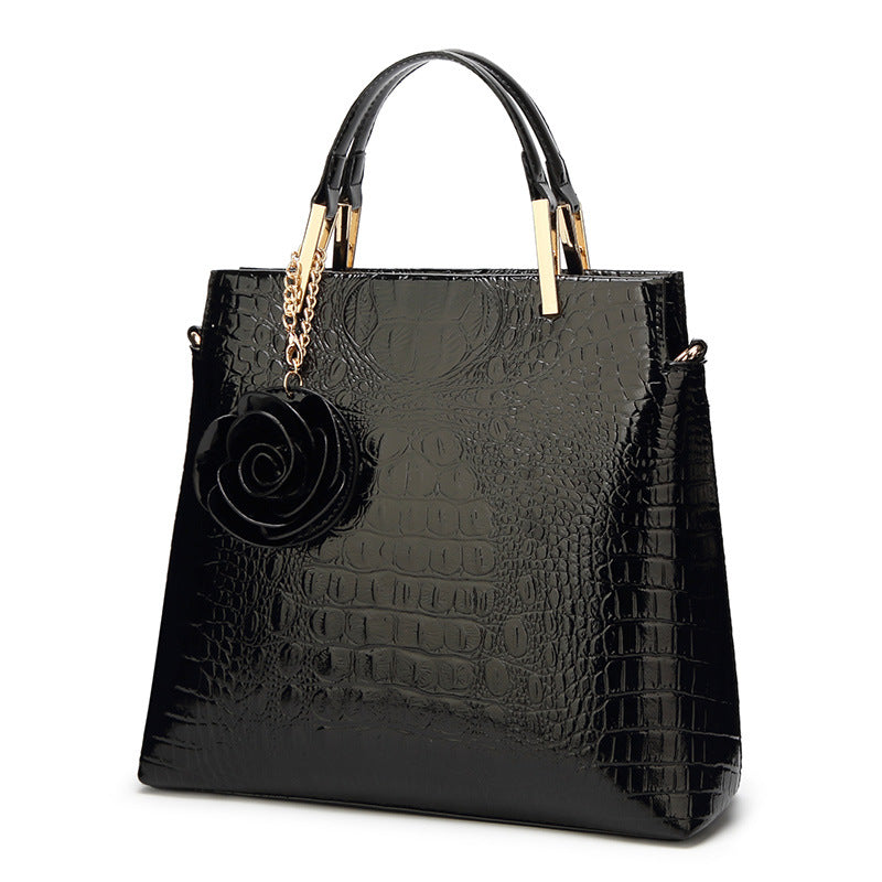 Damen Handtasche mit eleganter Kroko-Prägung und luxuriösen Details Nord Taschen