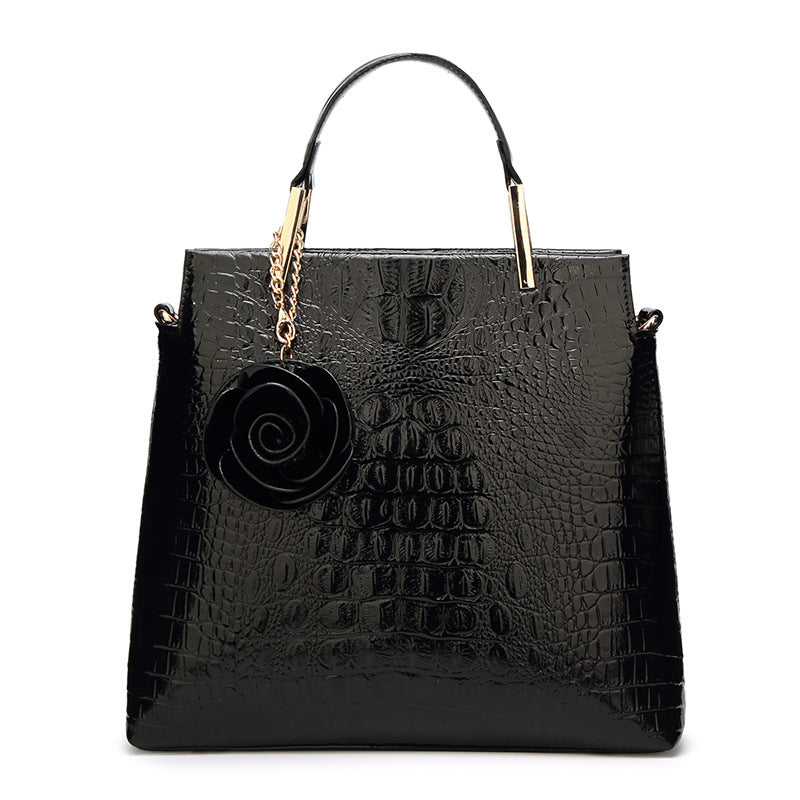 Damen Handtasche mit eleganter Kroko-Prägung und luxuriösen Details Nord Taschen