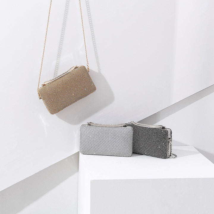 Damen Clutch mit funkelnder Paillettenverzierung und eleganter Kette Nord Taschen