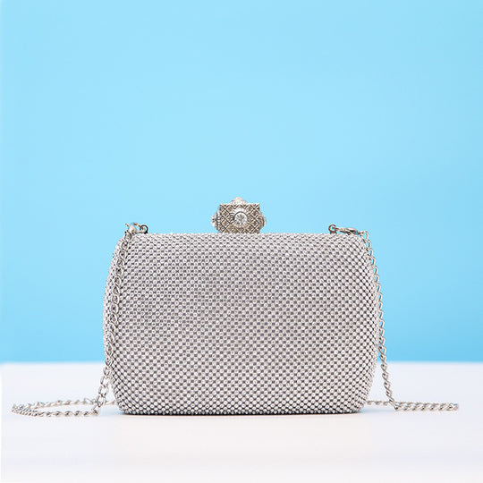 Damen Clutch mit funkelnden Strasssteinen und eleganter Kettenverzierung Nord Taschen