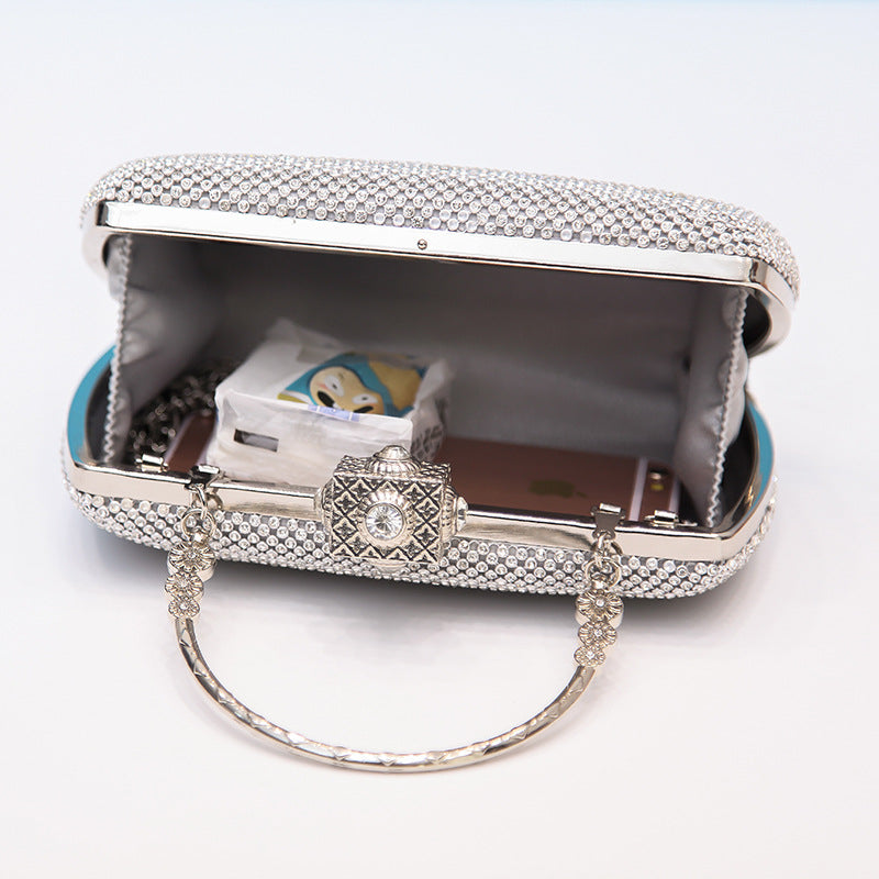 Damen Clutch mit funkelnden Strasssteinen und eleganter Kettenverzierung Nord Taschen