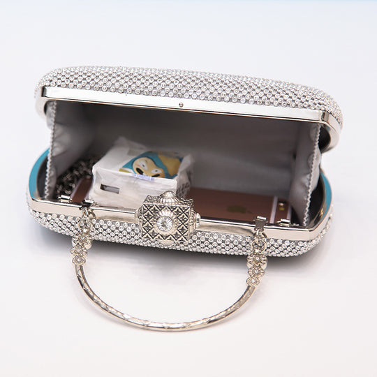 Damen Clutch mit funkelnden Strasssteinen und eleganter Kettenverzierung Nord Taschen
