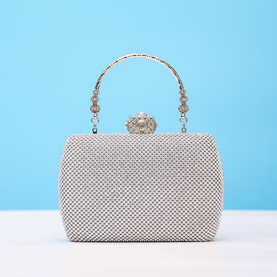 Damen Clutch mit funkelnden Strasssteinen und eleganter Kettenverzierung Nord Taschen