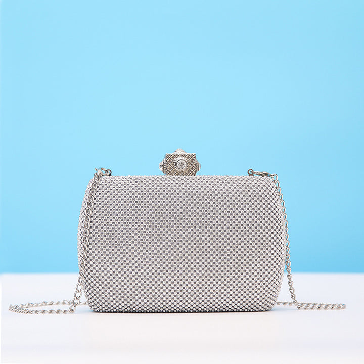 Damen Clutch mit funkelnden Strasssteinen und eleganter Kettenverzierung Nord Taschen