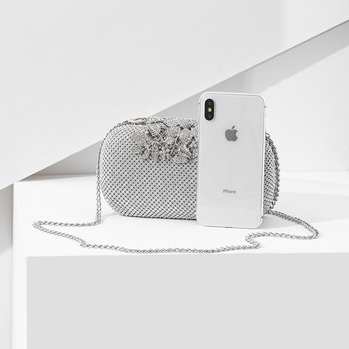Damen Clutch mit funkelndem Strassdesign und floralem Akzent Nord Taschen