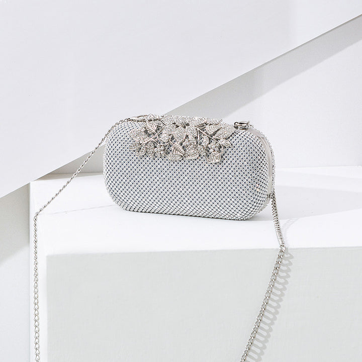 Damen Clutch mit funkelndem Strassdesign und floralem Akzent Nord Taschen