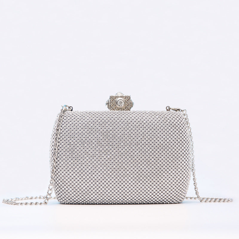 Damen Clutch mit funkelnden Strasssteinen und eleganter Kettenverzierung Nord Taschen