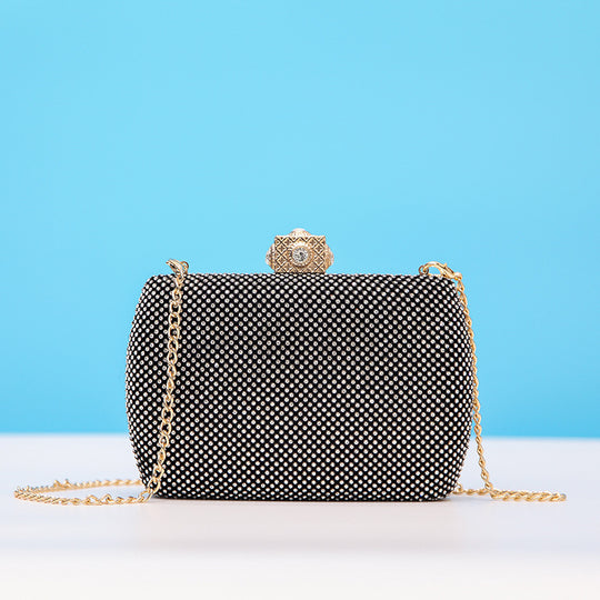 Damen Clutch mit funkelnden Strasssteinen und eleganter Kettenverzierung Nord Taschen
