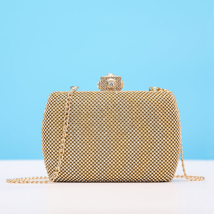 Damen Clutch mit funkelnden Strasssteinen und eleganter Kettenverzierung Nord Taschen