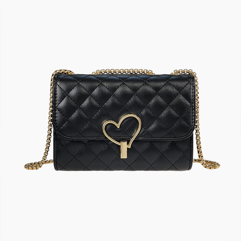 Damen Clutch mit Herzen-Detail und eleganter Kettenapplikation Nord Taschen