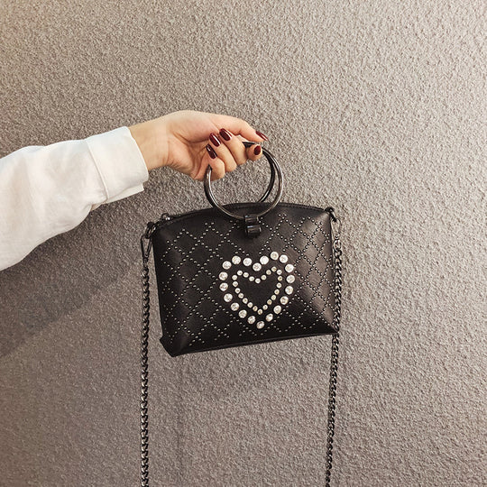 Damen Designer Umhängetasche mit glamourösem Herzdesign Nord Taschen