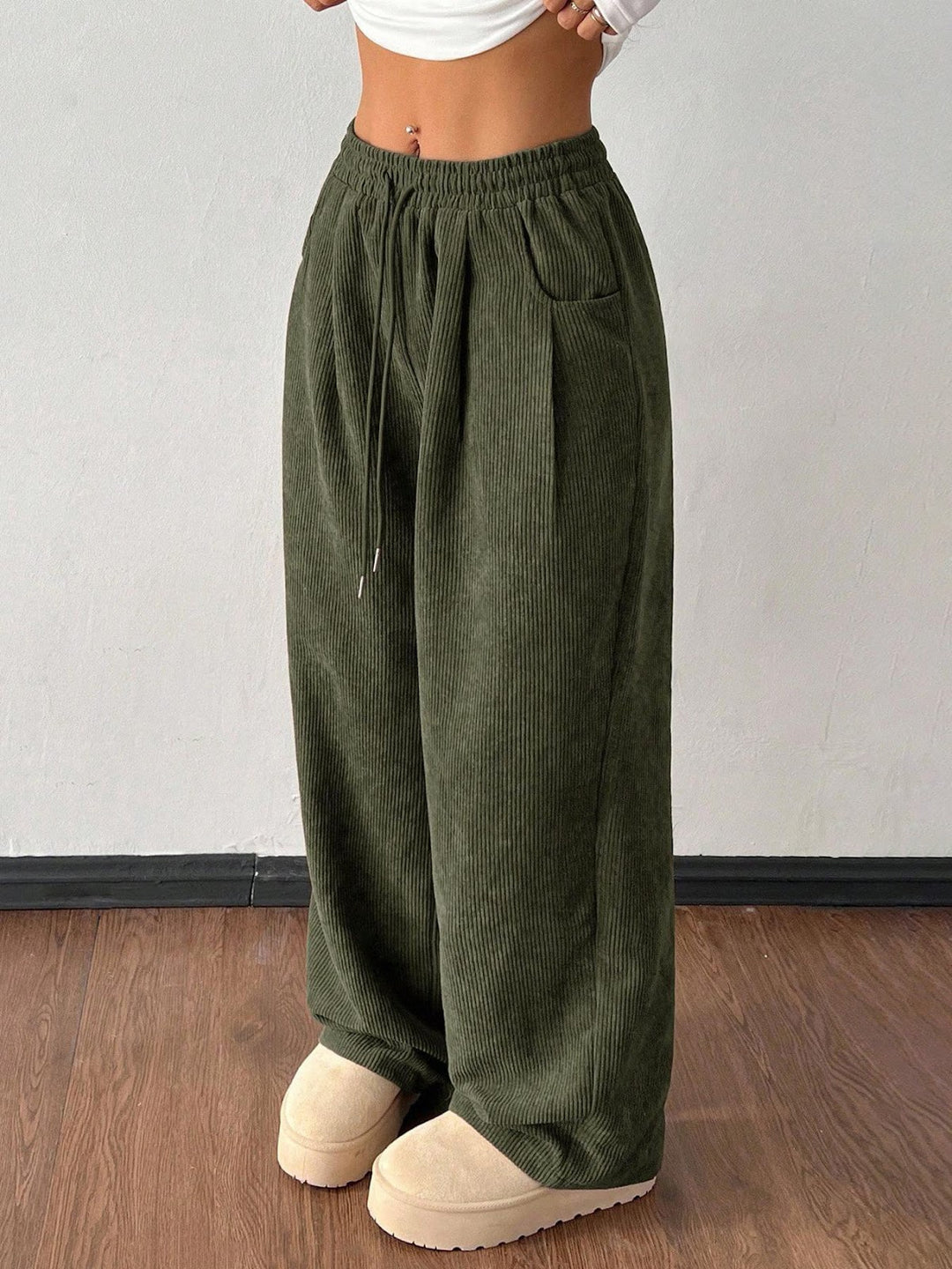 Damen-Cordhose mit weitem Bein und Kordelzug