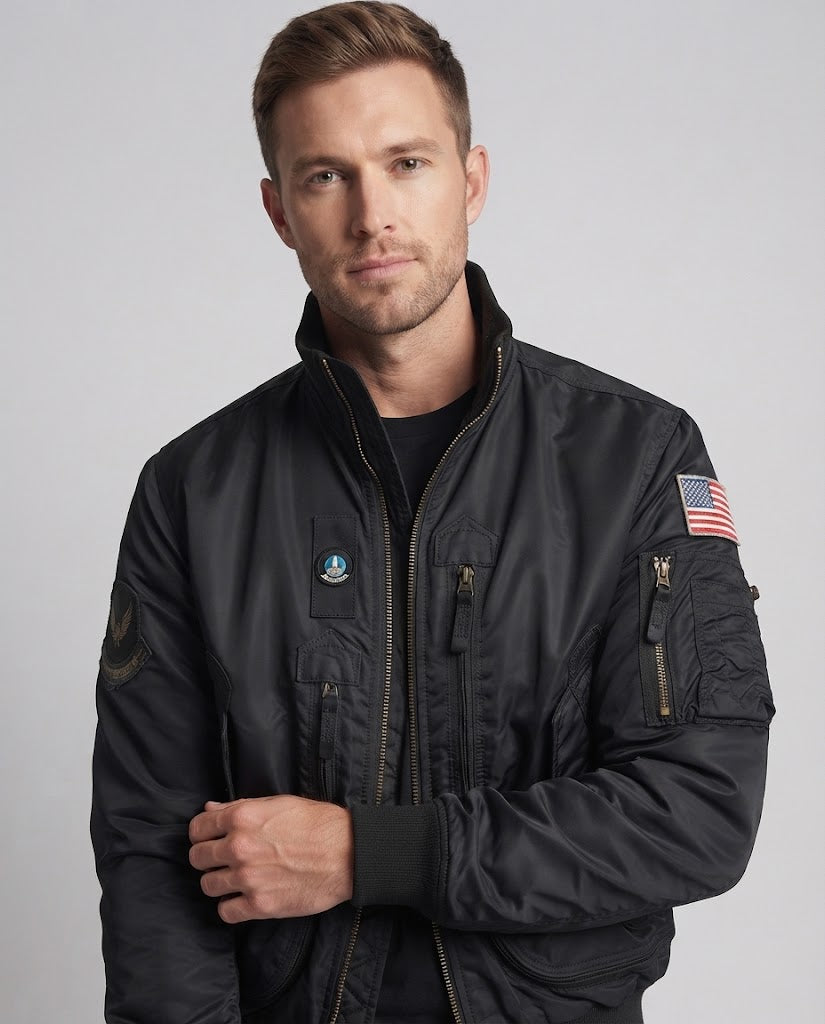 Herren gewattete MA-1 Bomberjacke im Military‑Look mit Patches und Mehrfachreißverschlusstaschen Nord Taschen