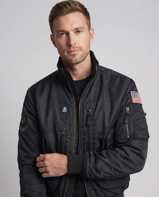 Herren gewattete MA-1 Bomberjacke im Military‑Look mit Patches und Mehrfachreißverschlusstaschen Nord Taschen
