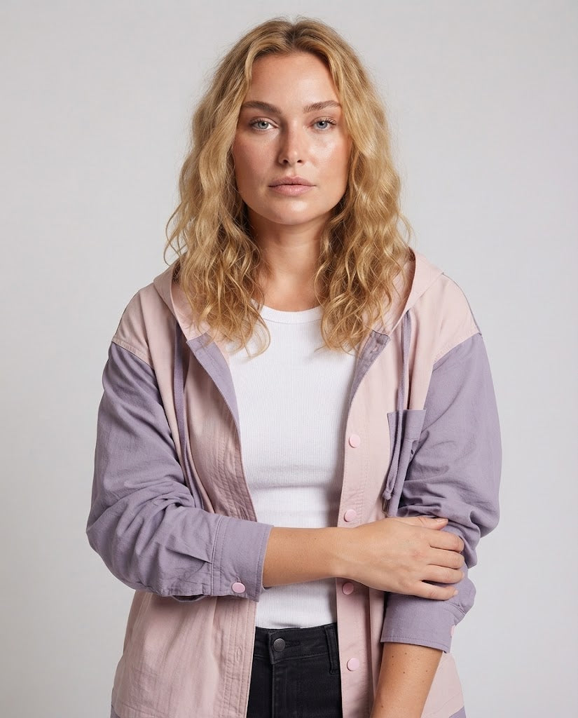 Damen Oversize Kapuzenjacke aus leichtem Nylon mit Brusttasche Nord Taschen