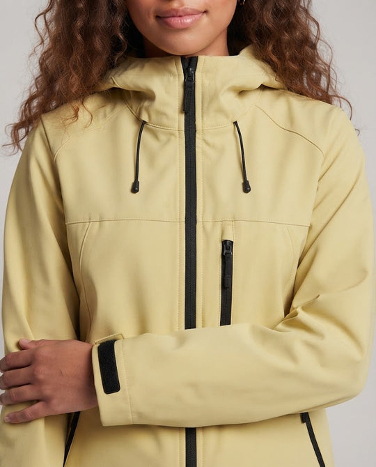 Damen wasserfeste leichte Outdoor-Softshelljacke mit Kapuze und Reißverschluss Nord Taschen