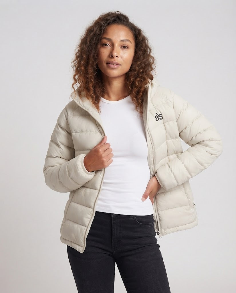 Kurze Daunenjacke mit Kapuze und Print
