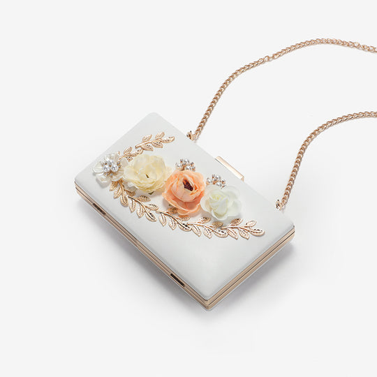 Damen Clutch-Tasche mit Blumenapplikationen und eleganten Details Nord Taschen