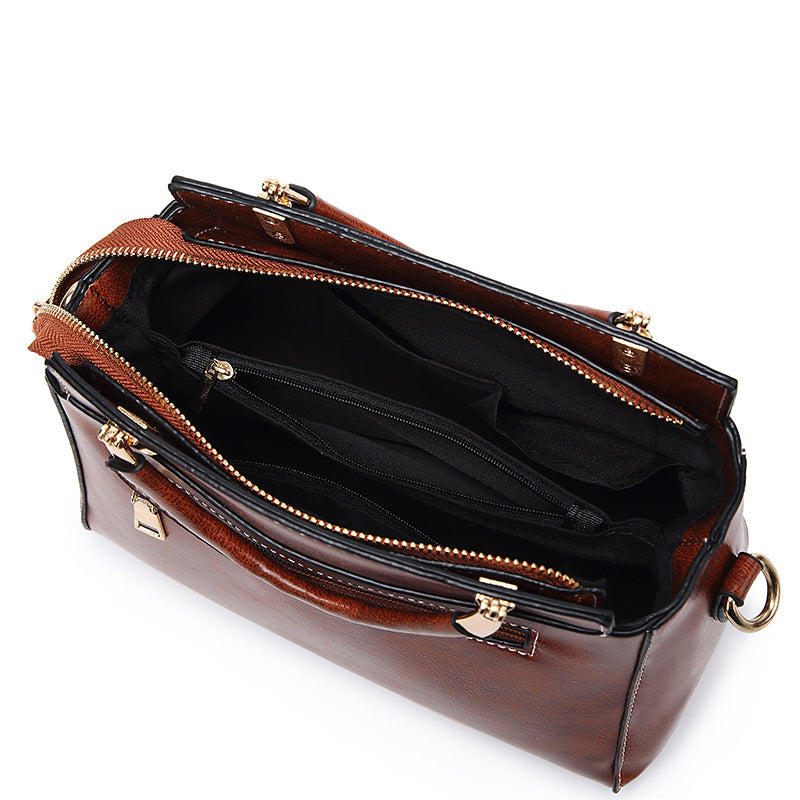 Damen Handtasche mit strukturiertem Kunstleder und goldenen Akzenten Nord Taschen
