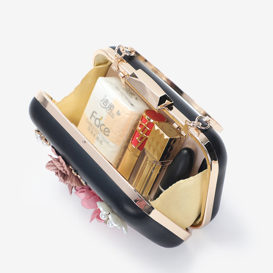 Damen Clutch mit floralen Applikationen und elegantem Kettenverschluss Nord Taschen