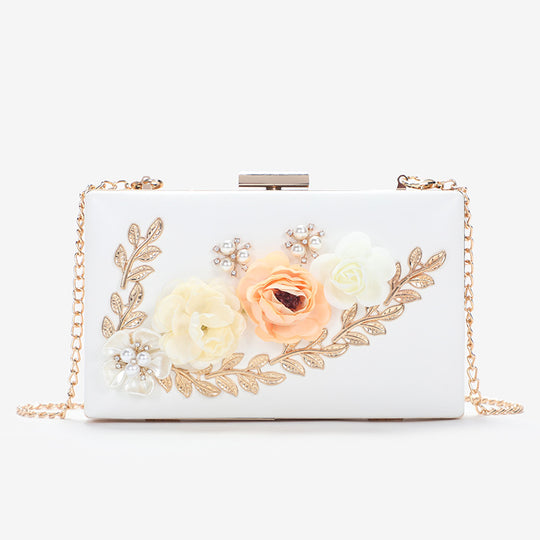 Damen Clutch-Tasche mit Blumenapplikationen und eleganten Details Nord Taschen