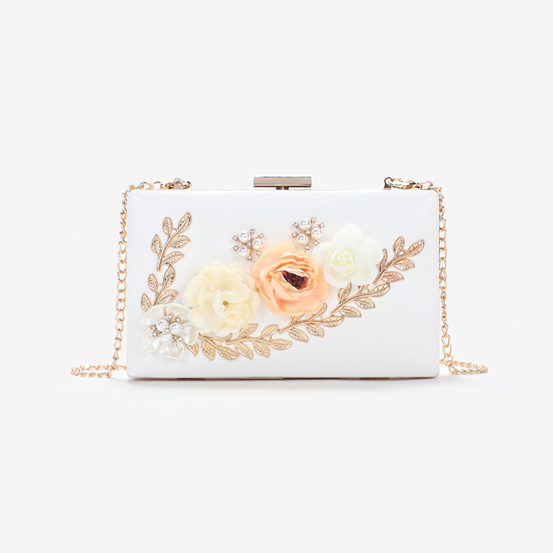 Damen Clutch-Tasche mit Blumenapplikationen und eleganten Details Nord Taschen