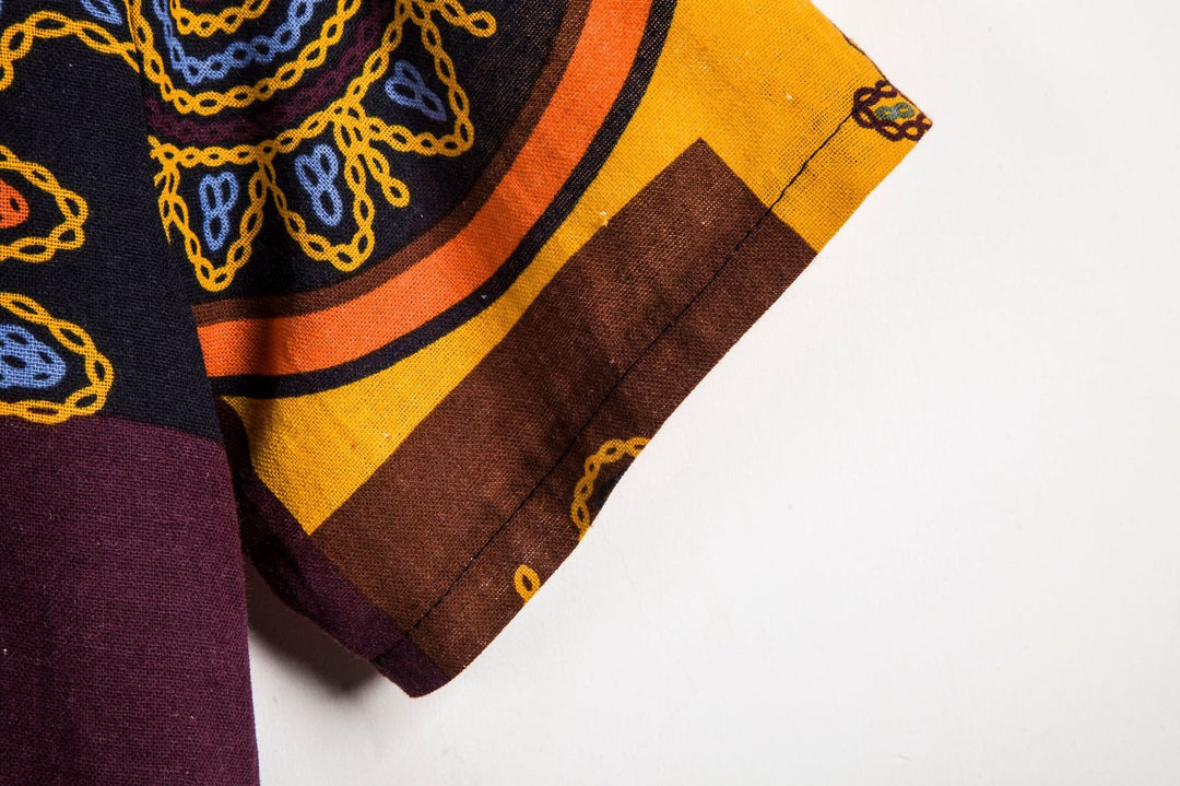 Herren Kurzarmhemd mit afric-inspired Mustern und lässigem Henley-Ausschnitt