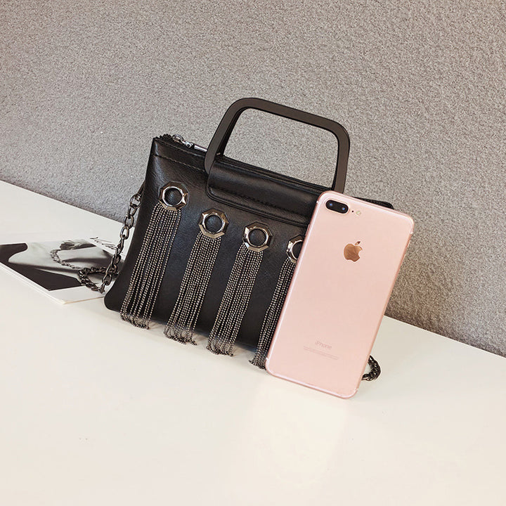 Damen modische Clutch-Tasche mit auffälligen Fransen und eleganten Akzenten Nord Taschen