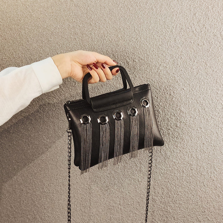 Damen modische Clutch-Tasche mit auffälligen Fransen und eleganten Akzenten Nord Taschen