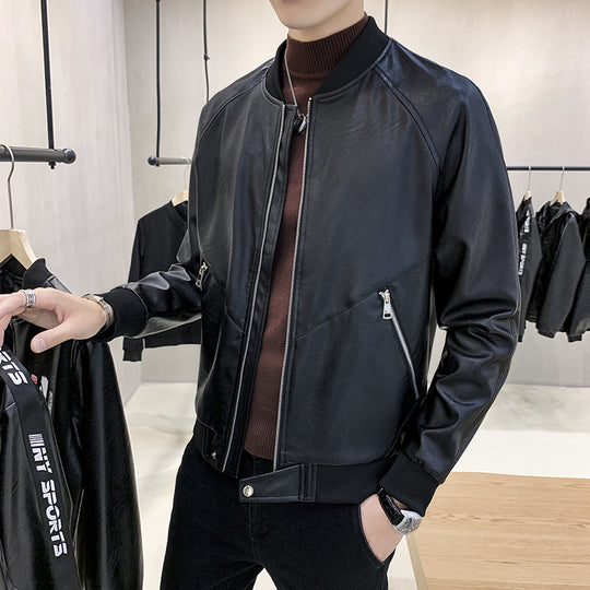 Herren Slim-Fit Kunstleder-Bomberjacke mit asymmetrischer Nahtführung, diagonalem Reißverschlusstaschen-Detail und Rippabschluss Nord Taschen