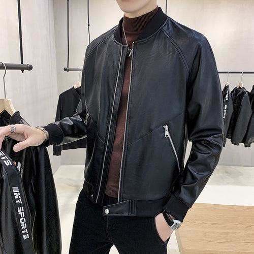 Herren Slim-Fit Kunstleder-Bomberjacke mit asymmetrischer Nahtführung, diagonalem Reißverschlusstaschen-Detail und Rippabschluss Nord Taschen