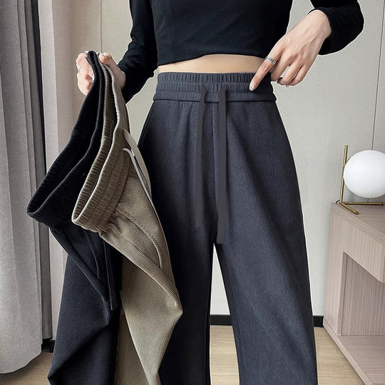 Gefütterte Cordhose mit weitem Bein