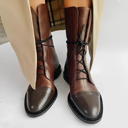 Klassische Damenstiefel aus Leder