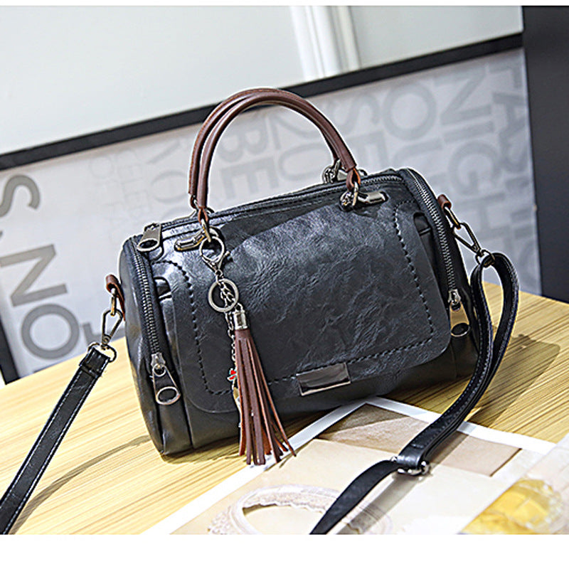 Damen Handtasche mit angesagten Details von Nord Taschen